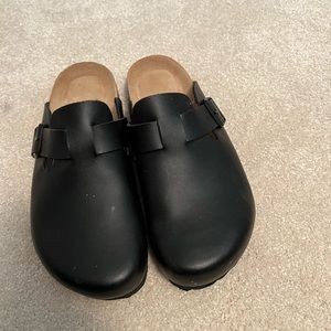 Cushionaire Black slides/clogs